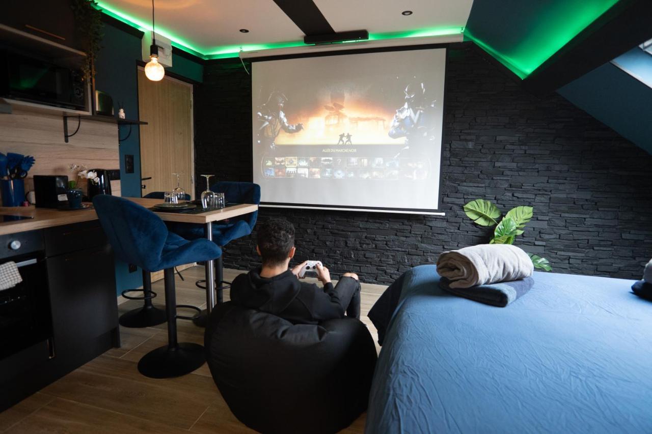Appartement Capsule Color Deluxe I Balnéo I écran Cinéma I Console De Jeux *
