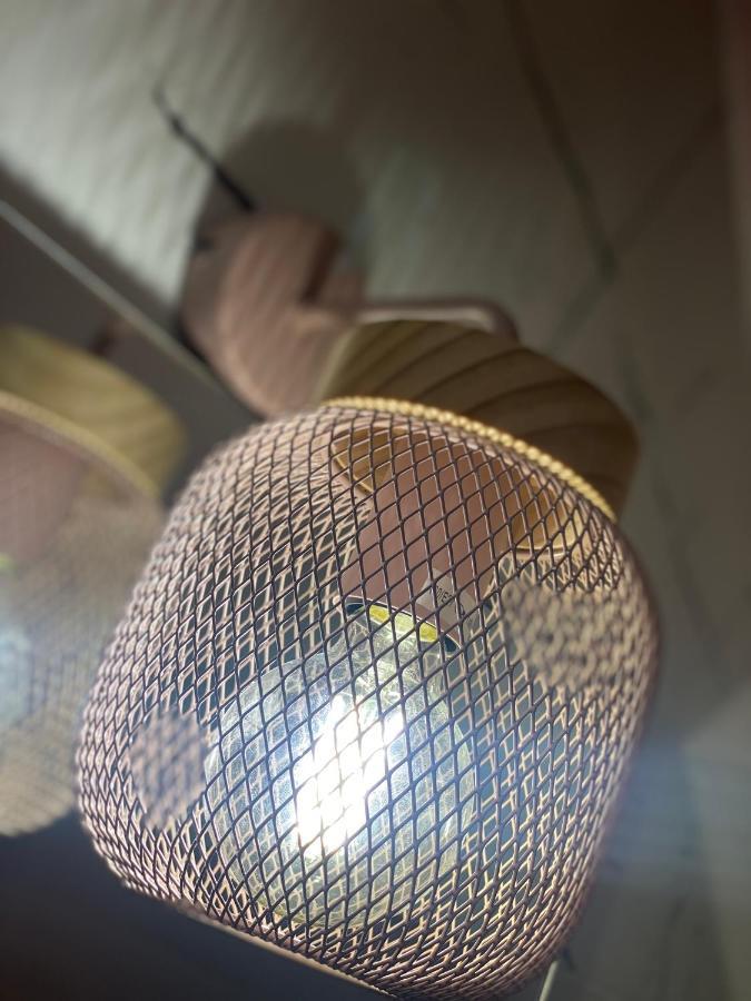 Capsule Color Deluxe I Balnéo I écran Cinéma I Console De Jeux Appartement *