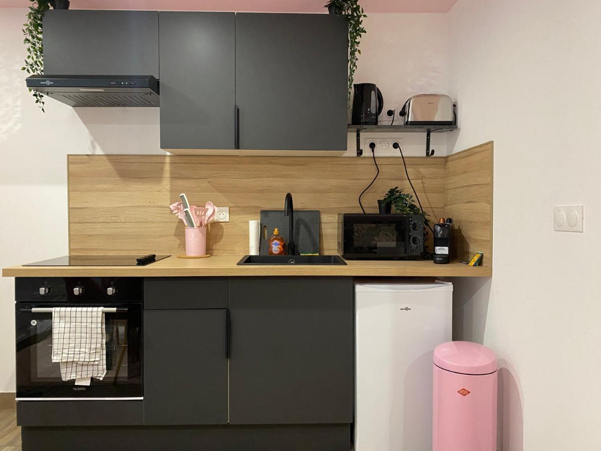 Appartement Capsule Color Deluxe I Balnéo I écran Cinéma I Console De Jeux